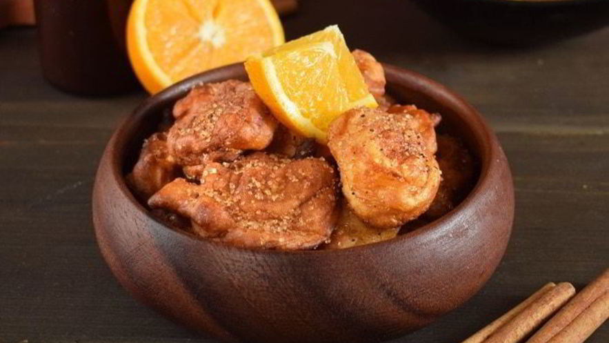 Рецепт пончиков на кефире с пряным сахаром и шоколадным соусом