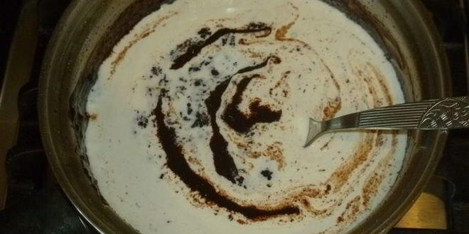 Рецепт пончиков на кефире с пряным сахаром и шоколадным соусом