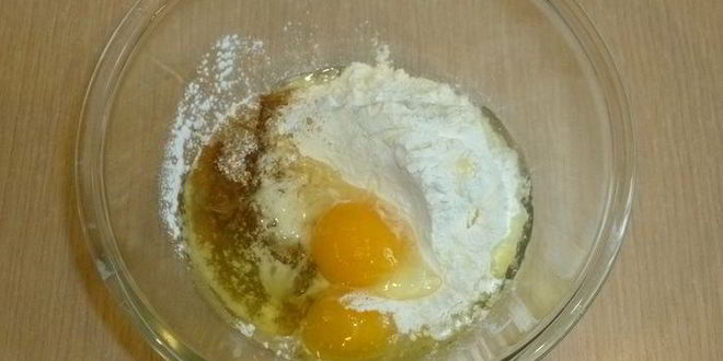 Рецепт пончиков на кефире с пряным сахаром и шоколадным соусом