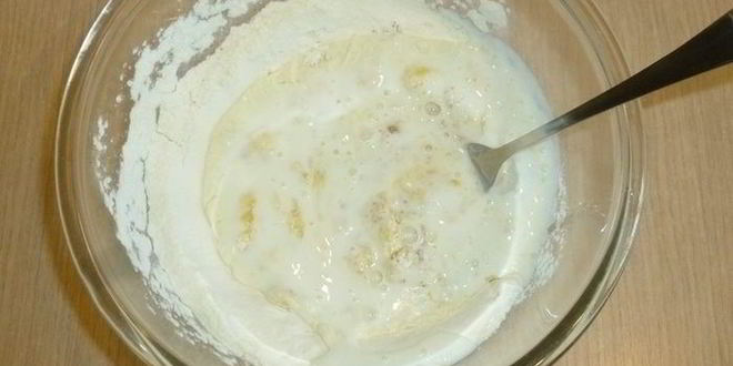 Рецепт пончиков на кефире с пряным сахаром и шоколадным соусом