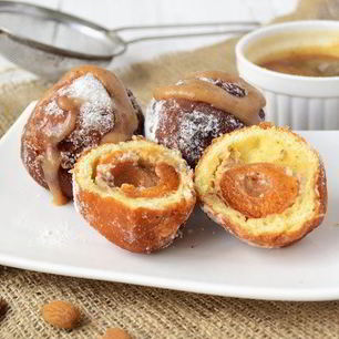 Рецепт Пончиков с абрикосами и миндальной начинкой