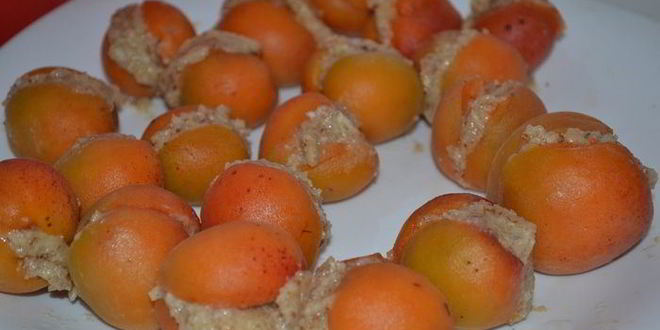 Рецепт пончиков с абрикосами и миндальной начинкой