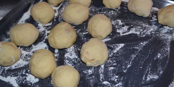 Рецепт пончиков с абрикосами и миндальной начинкой