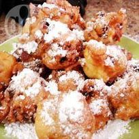 Рецепт Пончиков с изюмом и яблоками