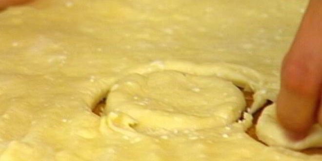 Рецепт творожных пончиков с изюмом