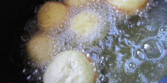 Рецепт творожных пончиков с вишней