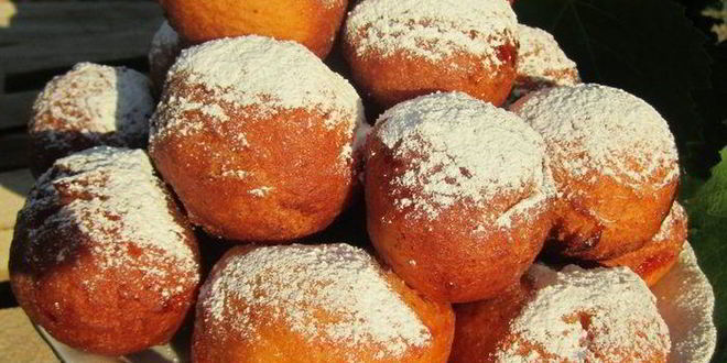 Рецепт творожных пончиков с вишней