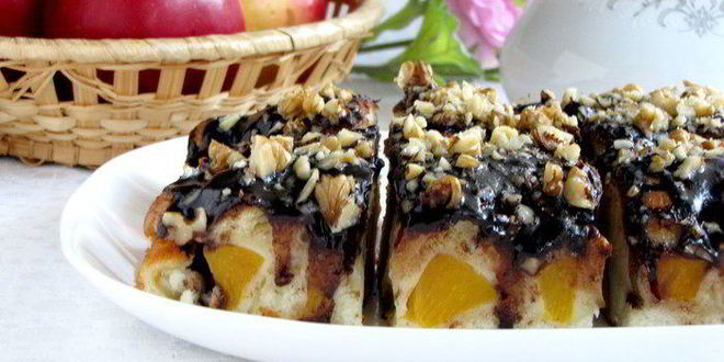 Рецепт фруктовой шарлотки с шоколадной глазурью