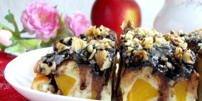 Рецепт фруктовой шарлотки с шоколадной глазурью