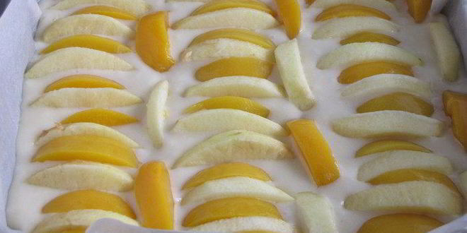 Рецепт фруктовой шарлотки с шоколадной глазурью