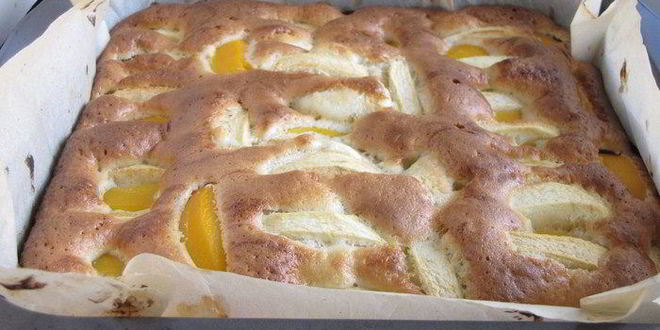 Рецепт фруктовой шарлотки с шоколадной глазурью