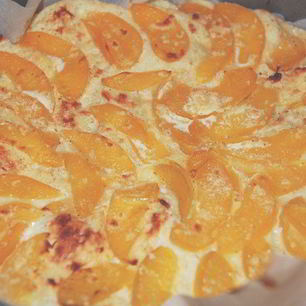 Рецепт Хлебной шарлотки с персиками