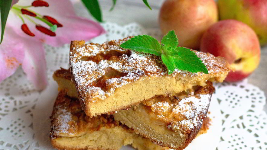 Рецепт классической шарлотки с яблоками и нектаринами