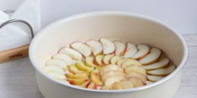 Рецепт классической шарлотки с яблоками и нектаринами