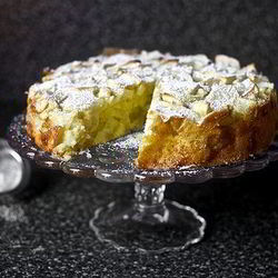 Рецепт Пышной шарлотки с яблоками