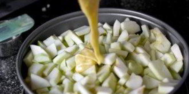 Рецепт пышной шарлотки с яблоками