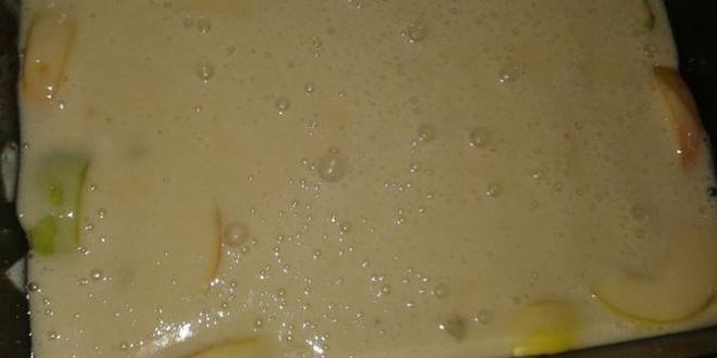 Рецепт шарлотки из яблок с карамелью