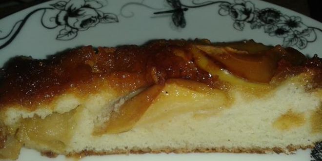 Рецепт шарлотки из яблок с карамелью