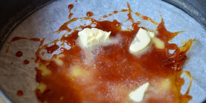 Рецепт шарлотки с карамелью