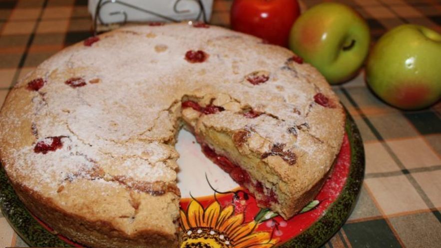 Рецепт шарлотки с вишней в духовке