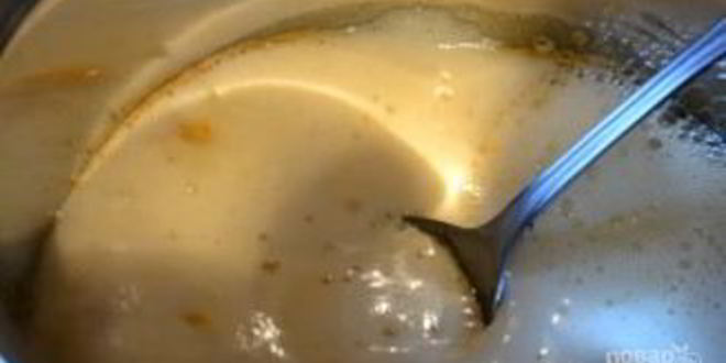 Рецепт шарлотки с яблоками и медовым бисквитом