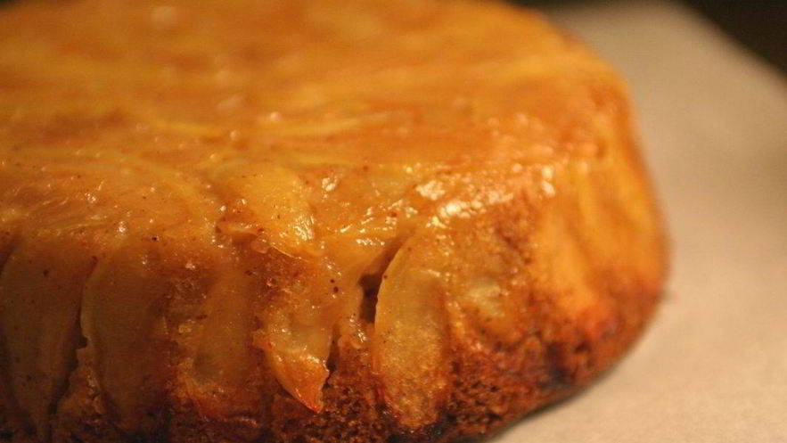 Рецепт шарлотки с замороженными яблоками