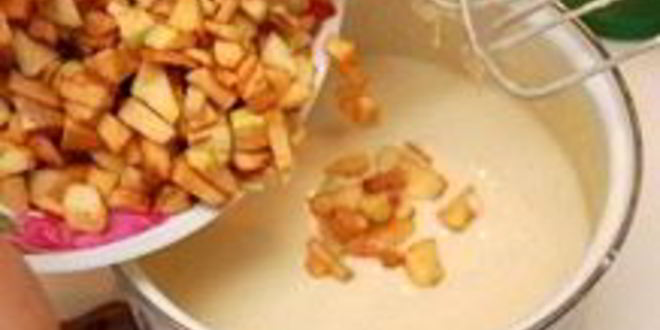 Рецепт шарлотки с замороженными яблоками