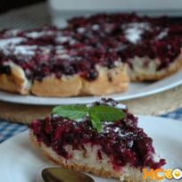 Шарлотка со смородиной