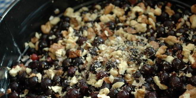 Рецепт шарлотки со смородиной