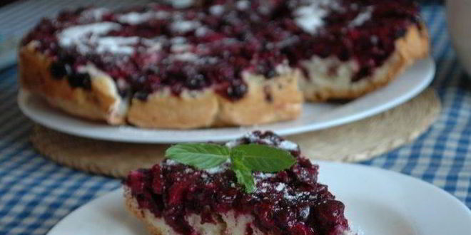 Рецепт шарлотки со смородиной