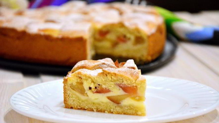 Рецепт шарлотки в сметанной заливке