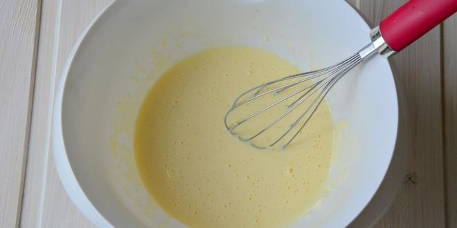 Рецепт шарлотки в сметанной заливке