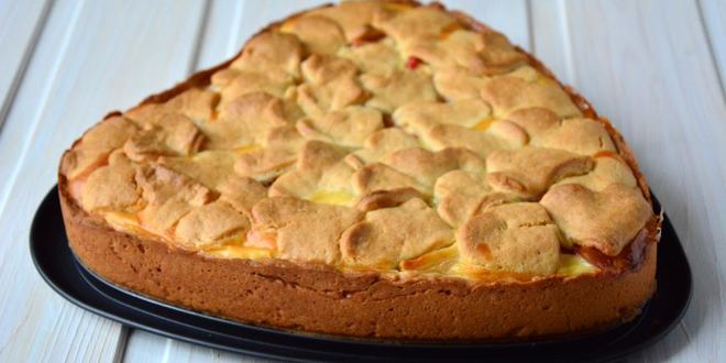 Рецепт шарлотки в сметанной заливке