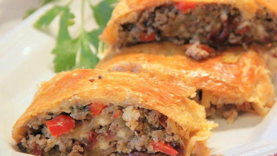 Рецепт мясного штруделя в духовке
