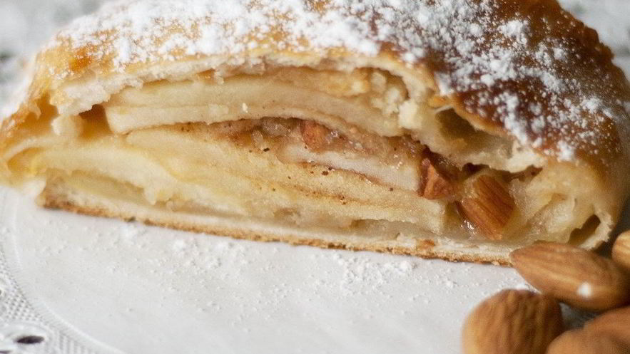 Рецепт незатейливого яблочного штруделя