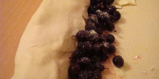 Рецепт штруделя бананово-смородиновый