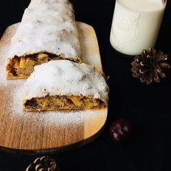 Рецепт Штруделя с айвой, яблоками и маком