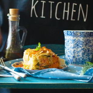 Рецепт Штруделя с лососем, моцареллой и шпинатом