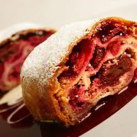 Рецепт Штруделя с вишнево-сливовой начинкой