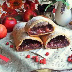 Рецепт Штруделя с яблоками и голубикой