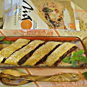 Рецепт Штруделя со свеклой, сыром и шпинатом