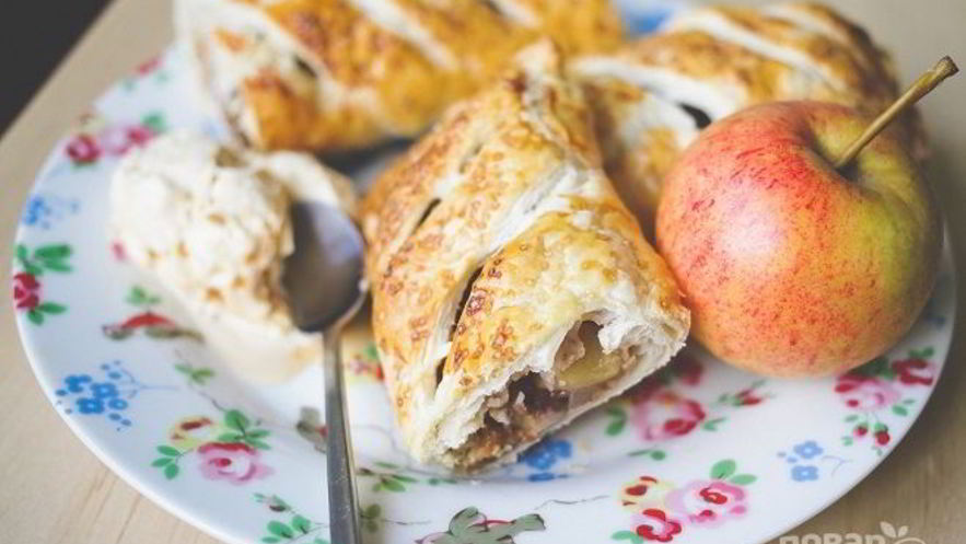 Рецепт штруделя яблочного из готового слоеного теста