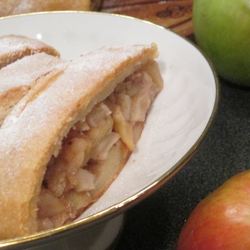 Рецепт Венского яблочного штруделя из творожного теста