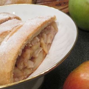 Рецепт Венского яблочного штруделя из творожного теста