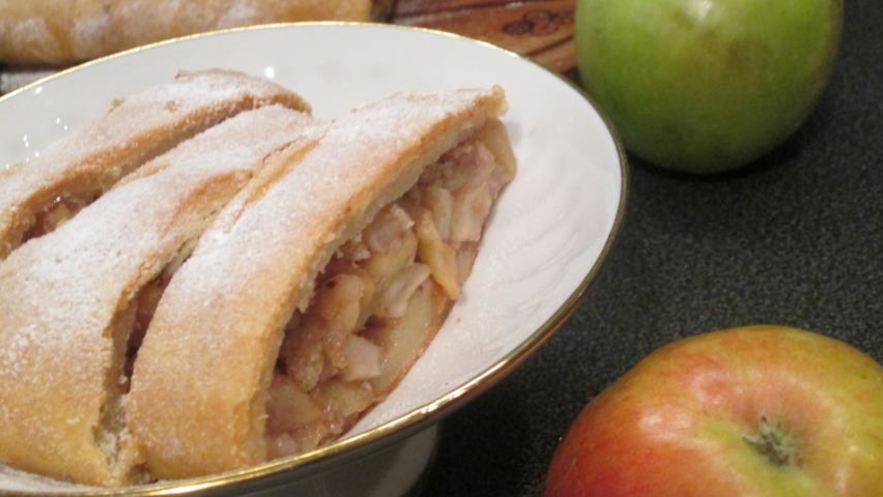 Рецепт венского яблочного штруделя из творожного теста