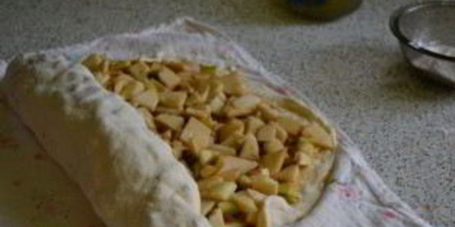 Рецепт яблочного штруделя из бездрожжевого теста