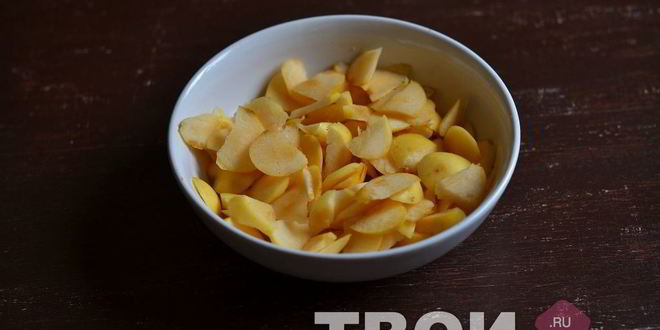 Рецепт яблочного штруделя из слоеного теста