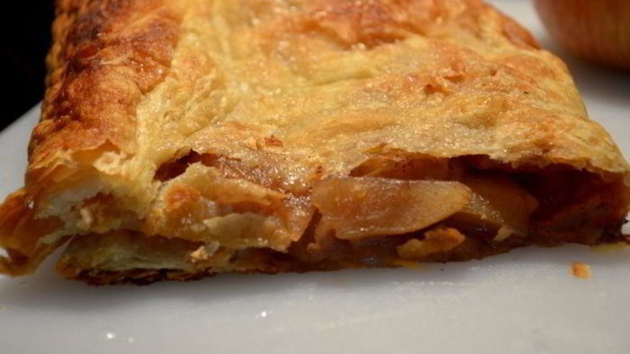 Рецепт яблочного штруделя с корицей