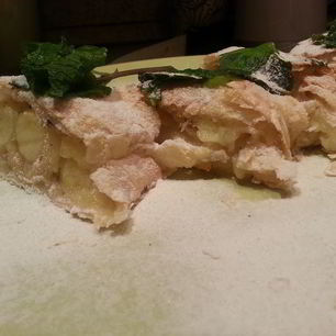 Рецепт Яблочного штруделя с мятой и кардамоном