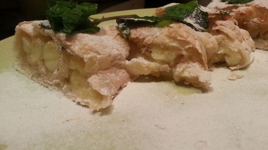 Рецепт яблочного штруделя с мятой и кардамоном